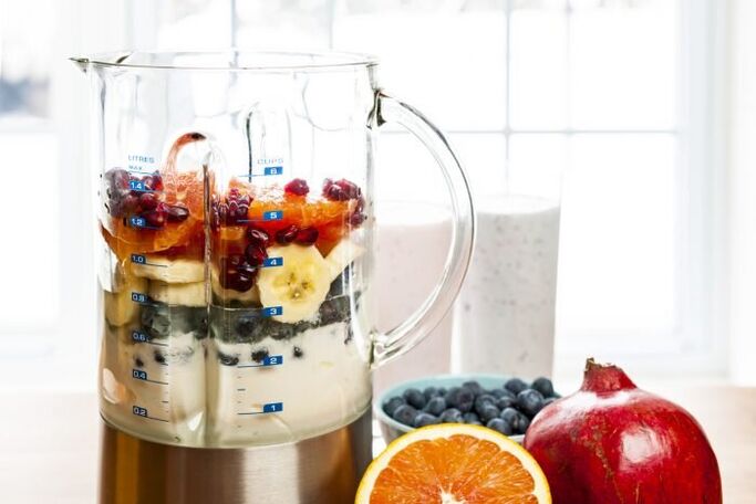 Preparation of a fruit-berry cocktail to increase activity in a short time